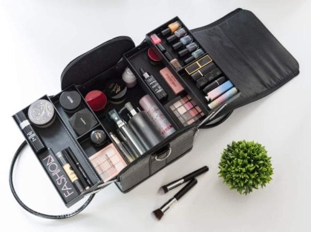 Maletín de maquillaje abierto